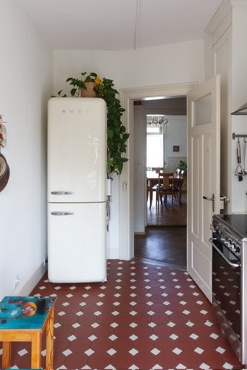 Lichtdurchfluteter 1910er Altbau im Kreis 5: 4 Zimmer, Balkon, Bad & Küche im englischen Landhausstil. (2)