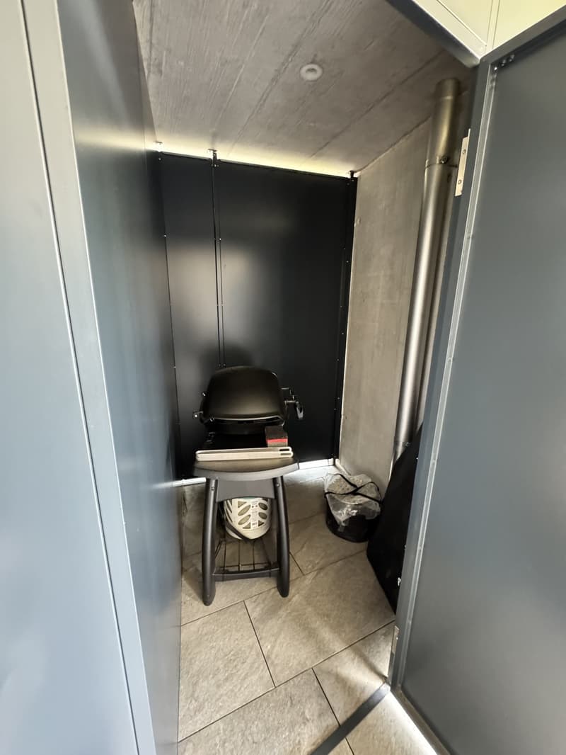 Moderne 2.5-Zimmer-Wohnung mit grossem gedecktem Sitzplatz in Wangen SZ (5)