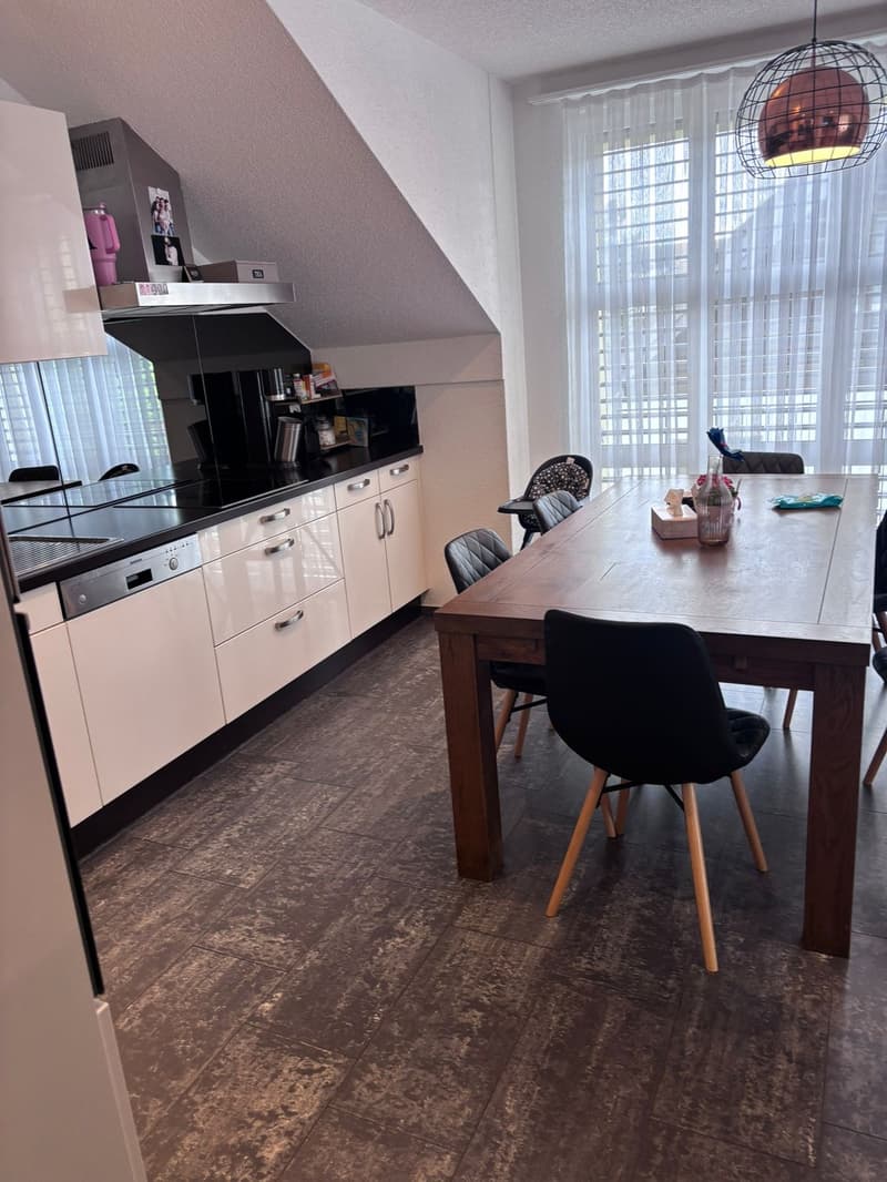 Helle 4.5-Zimmer-Wohnung am Waldrand ruhig, familienfreundlich & zentral (2)
