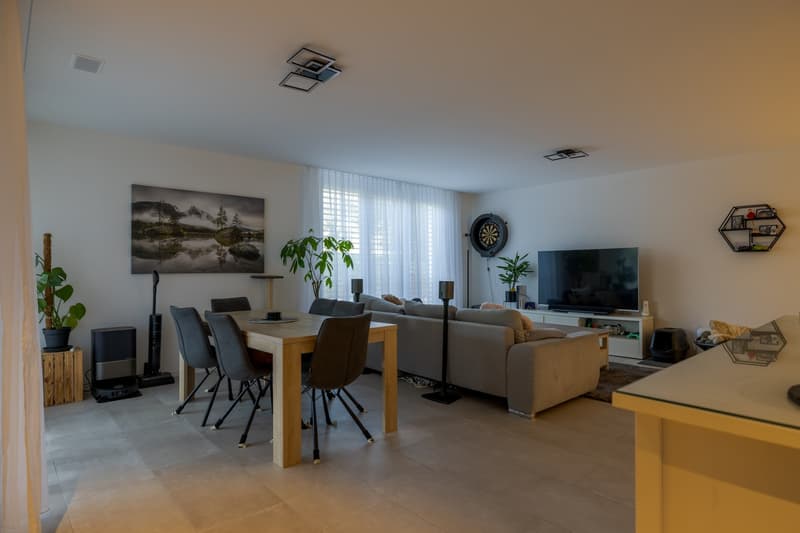 Moderne 3.5-Zimmerwohnung mit Sitzplatz in Bubikon (2)