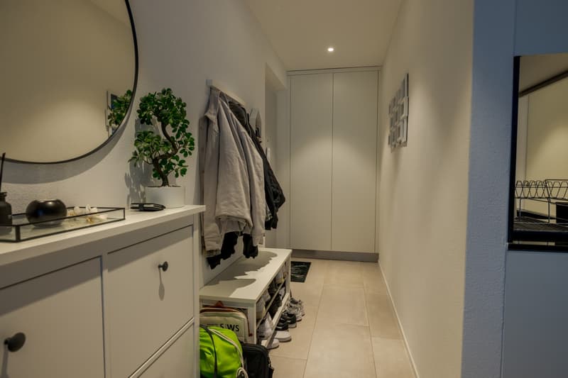 Moderne 3.5-Zimmerwohnung mit Sitzplatz in Bubikon (3)