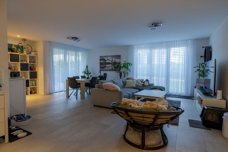 Moderne 3.5-Zimmerwohnung mit Sitzplatz in Bubikon (1)