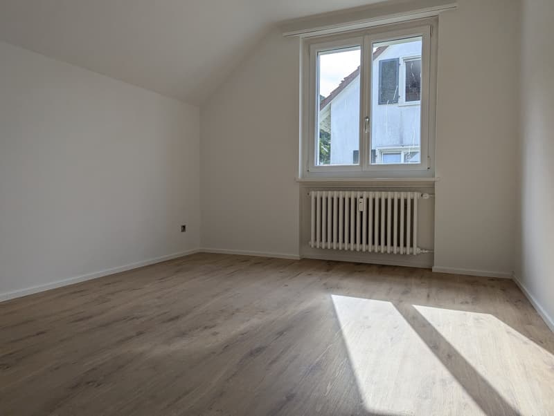 Helle, grosszügige 4-Zimmerwohnung mit wunderbarer Aussicht (3)