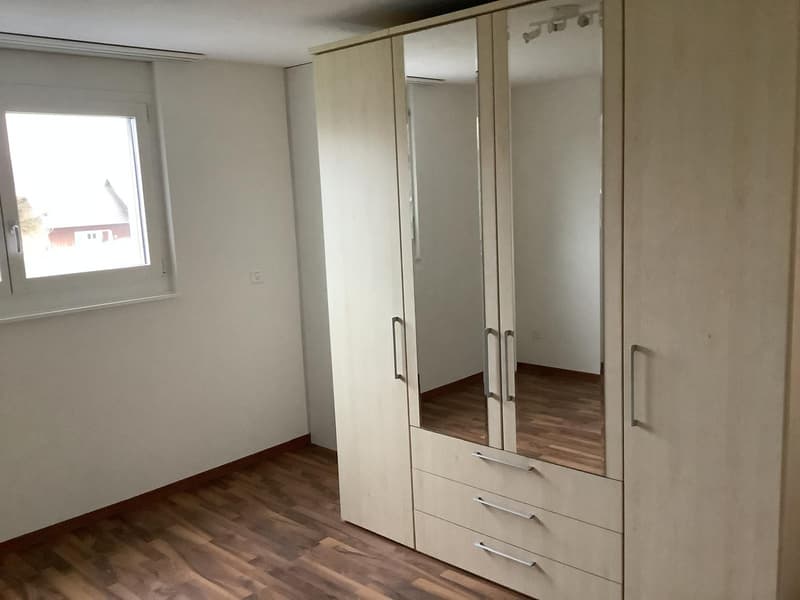 Willkommen in dieser charmanten 2.5-Zimmer-Wohnung (3)