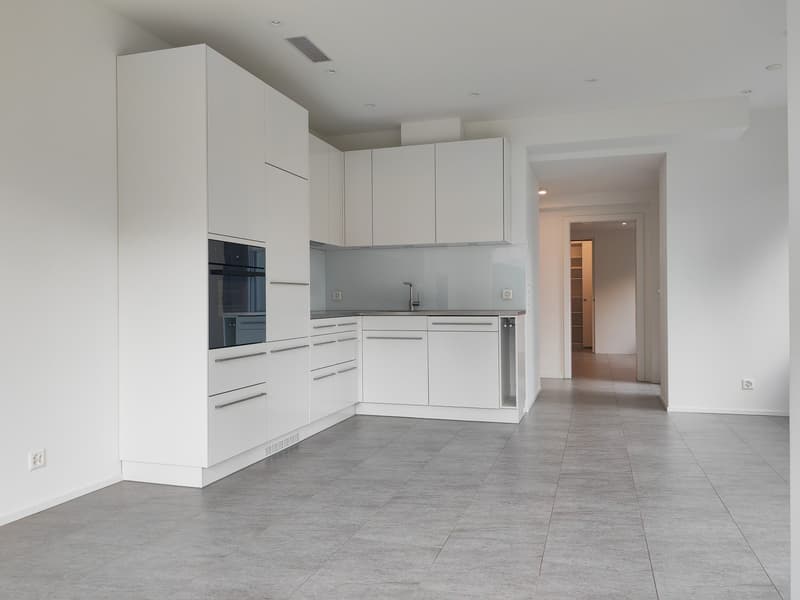 Moderne 2.5-Zimmerwohnung mit privatem Gartensitzplatz (2)