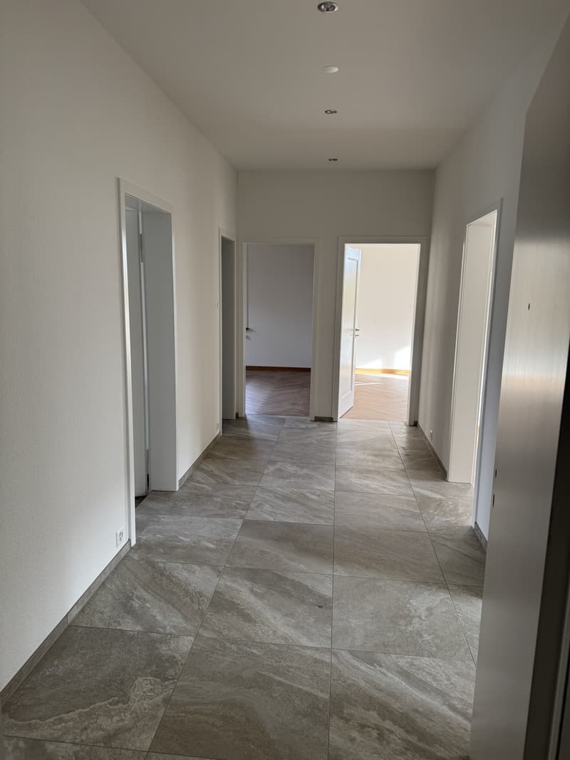 Komplett neu sanierte 4.5 Zimmerwohnung an bester Lage in Wabern (5)