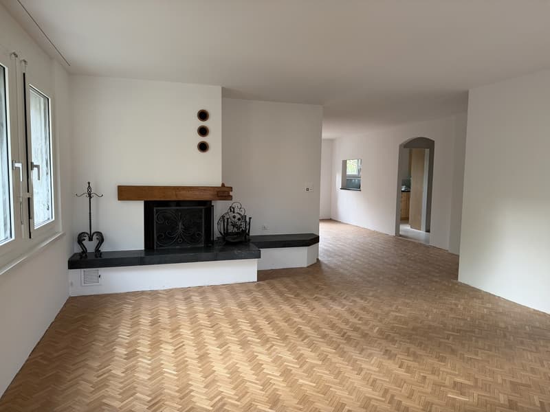Frisch renovierte 4.5-Zimmer-Wohnung mit Cheminée, Balkon und eigener Waschküche (1)