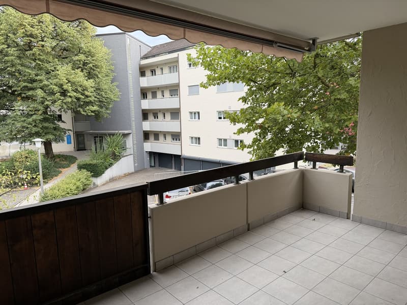 Frisch renovierte 4.5-Zimmer-Wohnung mit Cheminée, Balkon und eigener Waschküche (4)