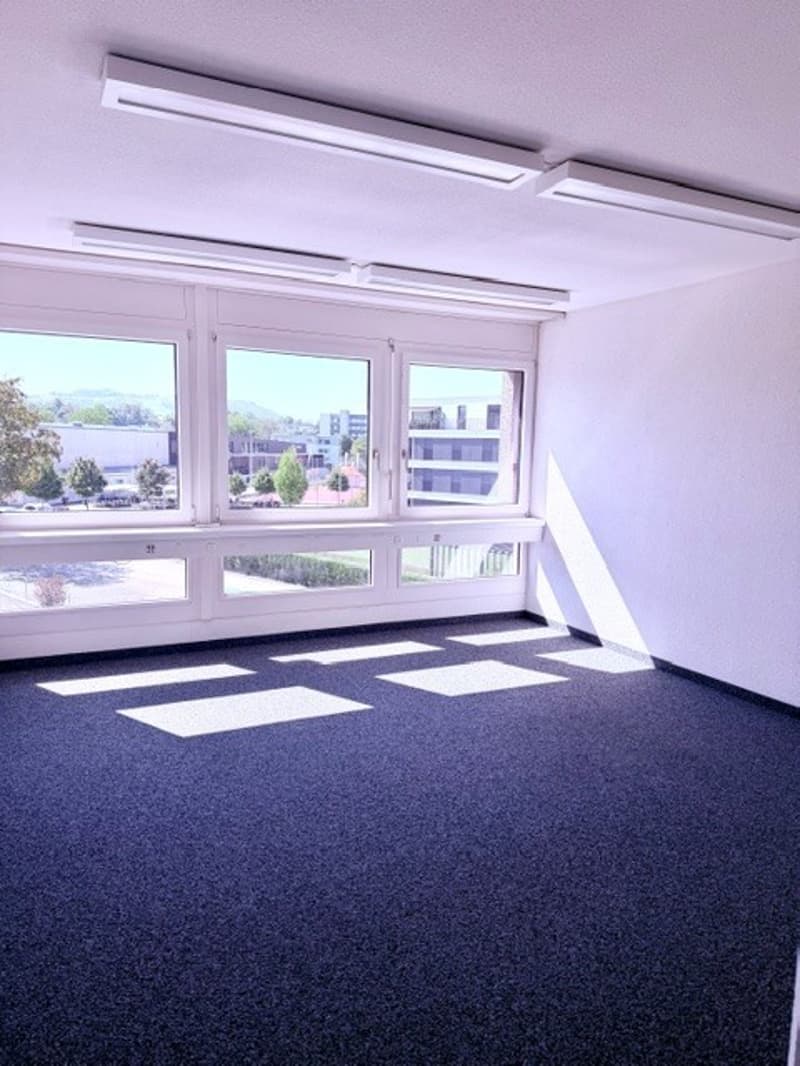 Wir vermieten attraktive und praktische Büroräumlichkeiten in Gümligen. (7)