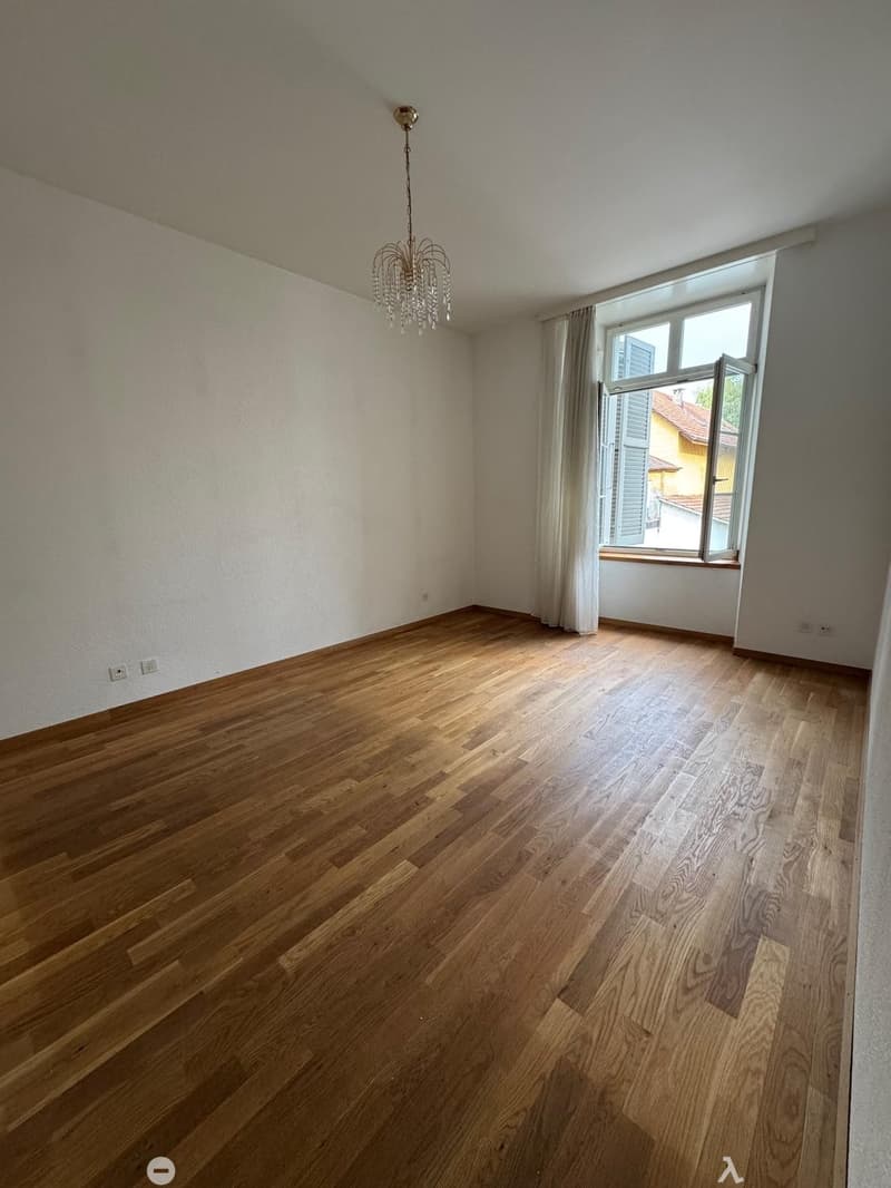 Grosszügige 3½-Zimmer-Wohnung mit Balkon und Parkplatz inklusive in Biel / Spacious 3.5-Room Apartment with Balcony and Paking included in Biel (7)