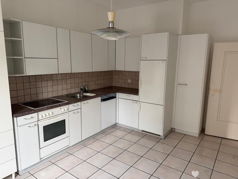 Grosszügige 3½-Zimmer-Wohnung mit Balkon und Parkplatz inklusive in Biel / Spacious 3.5-Room Apartment with Balcony and Paking included in Biel (3)