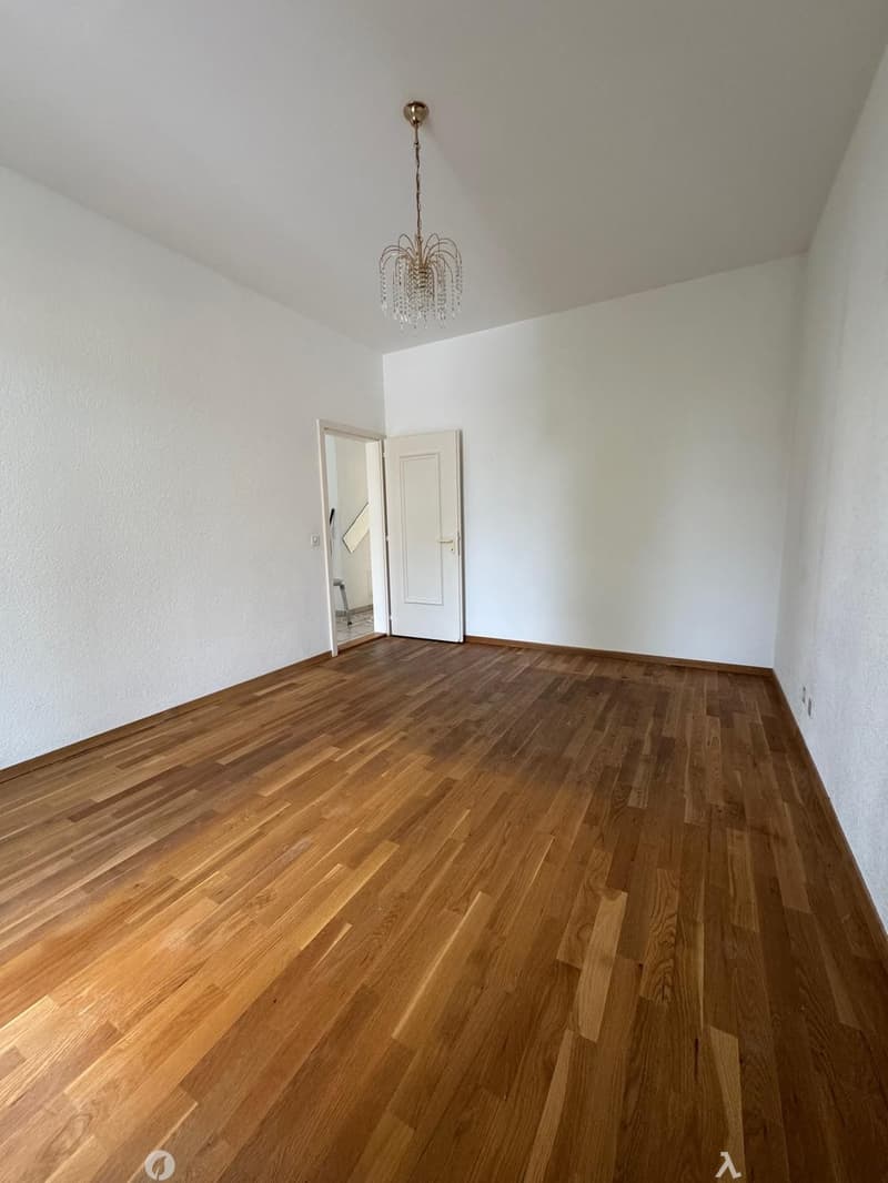 Grosszügige 3½-Zimmer-Wohnung mit Balkon und Parkplatz inklusive in Biel / Spacious 3.5-Room Apartment with Balcony and Paking included in Biel (6)