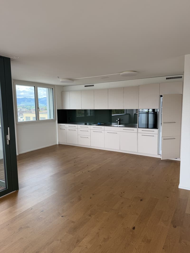 Per Sofort! Moderne 3.5-Zimmer-Attikawohnung in Siebnen (1)