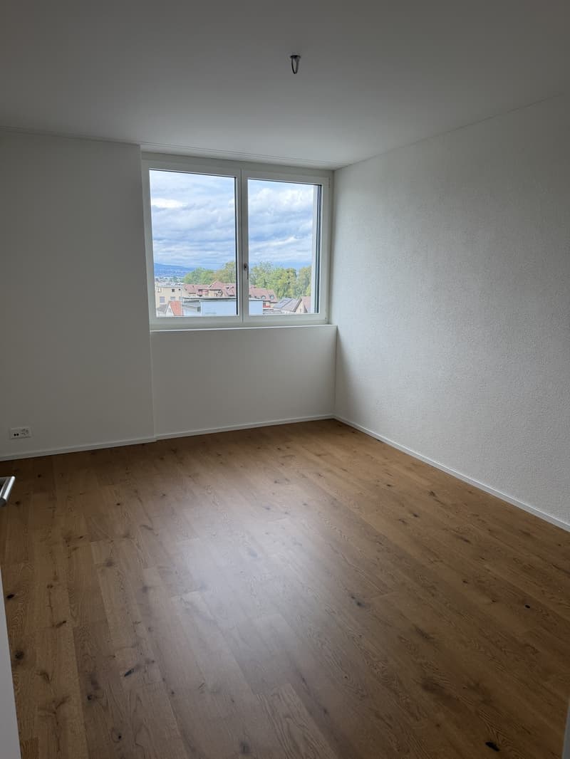Per Sofort! Moderne 3.5-Zimmer-Attikawohnung in Siebnen (7)