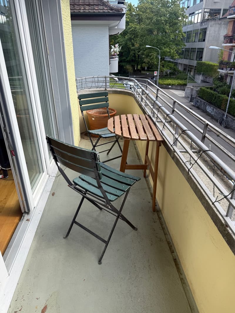 2.5-Zimmer-Wohnung mit 2 Balkonen in Zürich 8003  ab 1. November (3)
