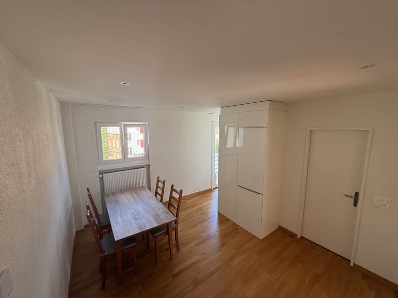 2.5-Zimmer-Wohnung mit 2 Balkonen in Zürich 8003  ab 1. November (6)