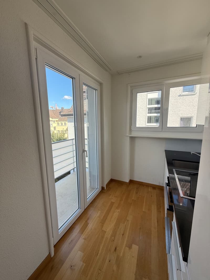 2.5-Zimmer-Wohnung mit 2 Balkonen in Zürich 8003  ab 1. November (8)