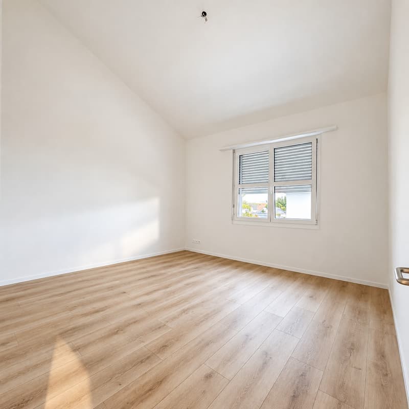 Helle 4.5-Zimmer-Wohnung mit Cheminée & bis zu 4 m hohen Decken (9)