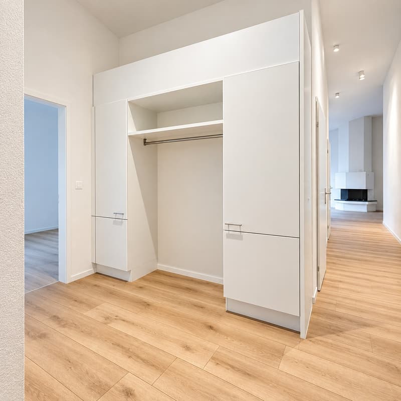 Helle 4.5-Zimmer-Wohnung mit Cheminée & bis zu 4 m hohen Decken (2)