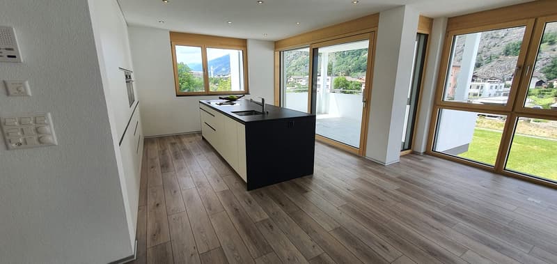 Grosszügige 5.5-Zimmer-Wohnung mit 178 m2, Garage und E-Ladestation (1)