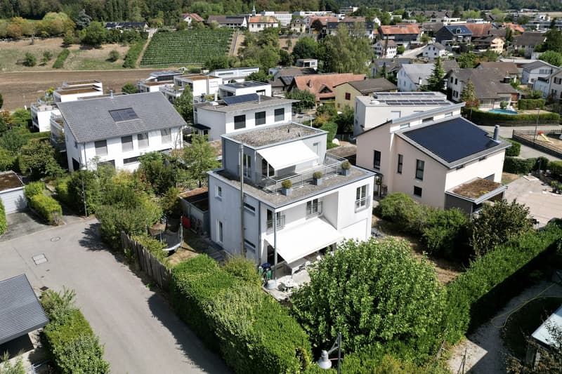 FREISTEHENDES EINFAMILIENHAUS MIT SONNIGER ATTIKATERRASSE UND VIELSEITIGEM RAUMKONZEPT (2)
