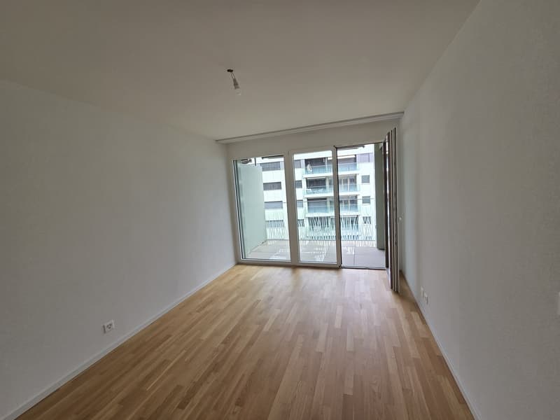 Appartement neuf 4,5 pièces au 6ème étage, traversant et lumineux, 2 balcons vue dégagée. Place de parc en option (parking souterrain, borne EV). À 6 min à pied du M1, 10 min de l'EPFL/UNIL. (6)