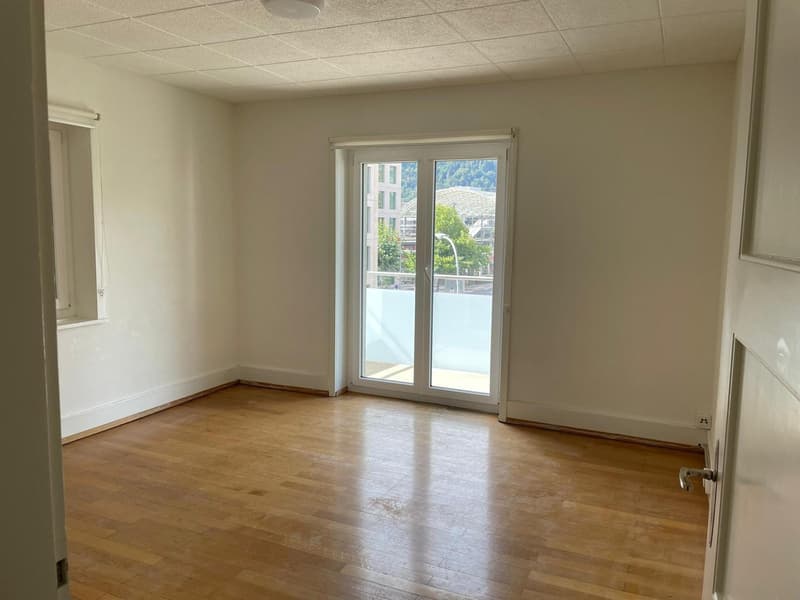 4-Zimmer-Altbauwohnung mit grosser Terrasse an sonniger und zentraler Lage (1)