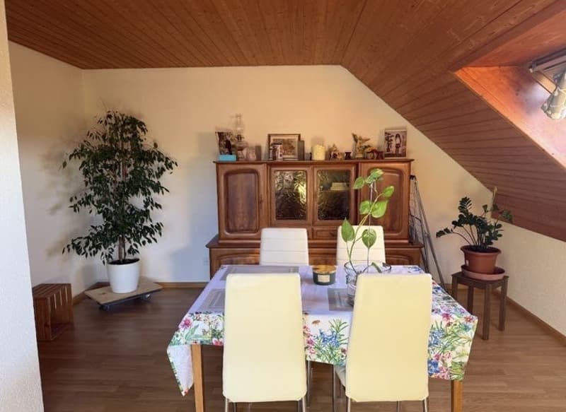 Charmante 3-Zimmer-Dachwohnung mit Balkon in Oberbuchsiten (3)