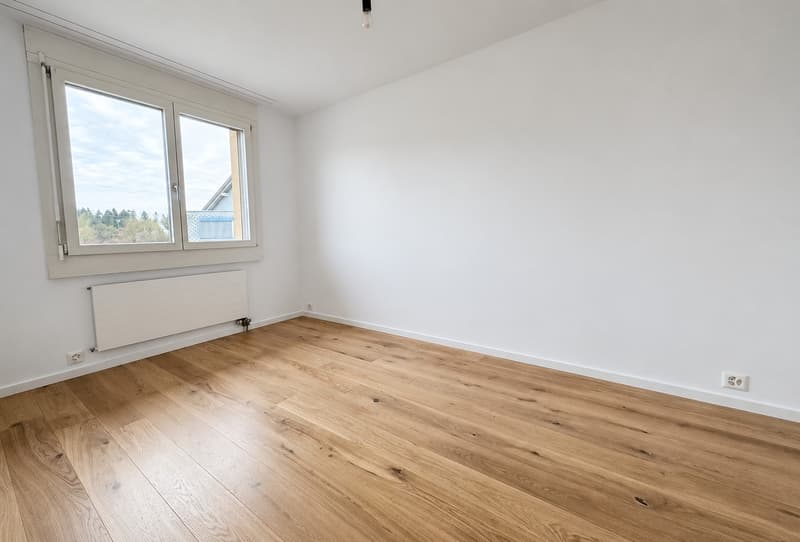 Bright & Renovated 4.5-Room Apartment in Quiet Cham Neighbourhood Available immediately / by agreement (7)