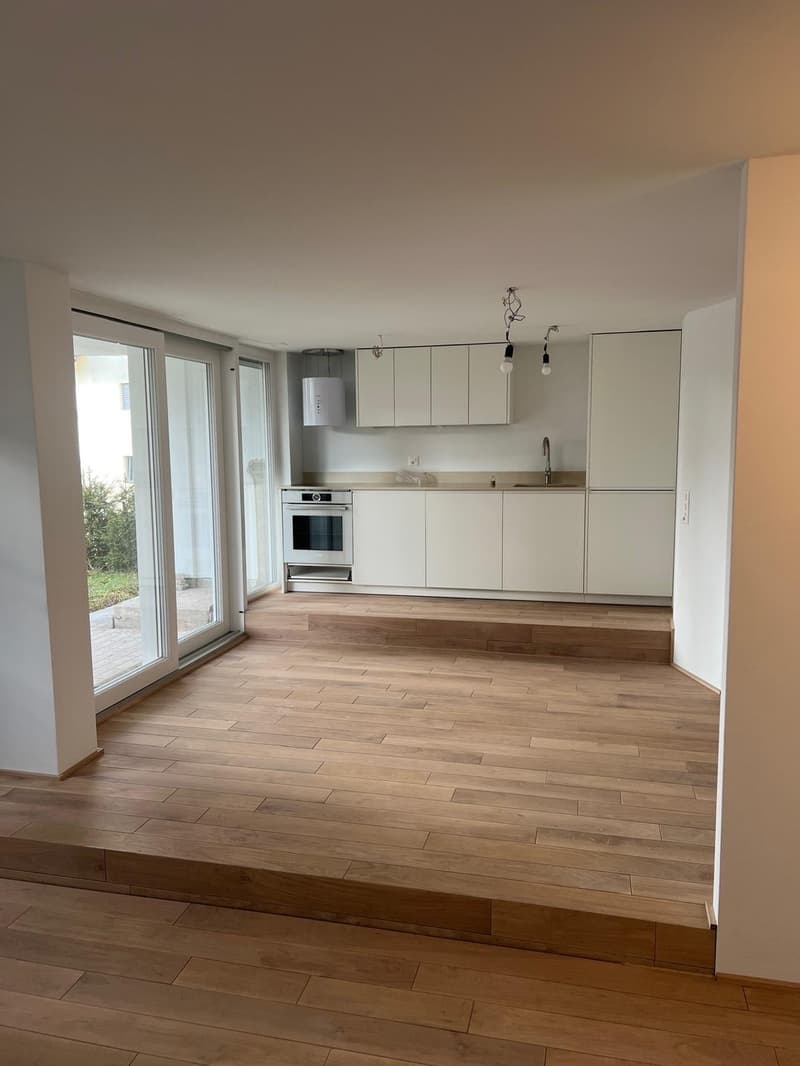 Frisch Renovierte 3,5 Zimmer Wohnung EG mit grossem Garten (10)