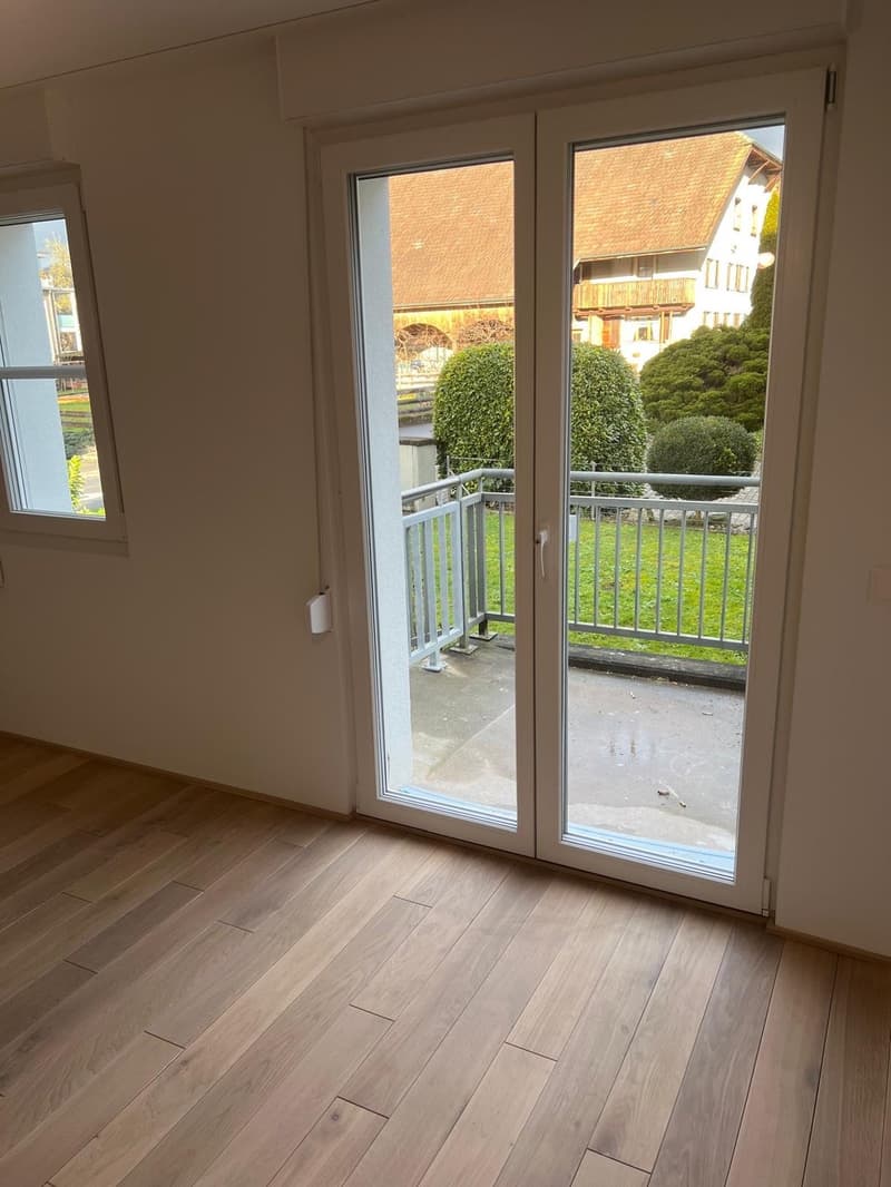 Frisch Renovierte 3,5 Zimmer Wohnung EG mit grossem Garten (3)