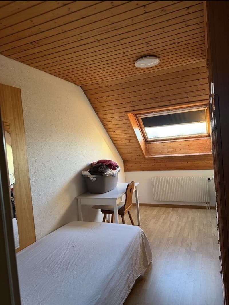 Charmante 3-Zimmer-Dachwohnung mit Balkon in Oberbuchsiten (8)