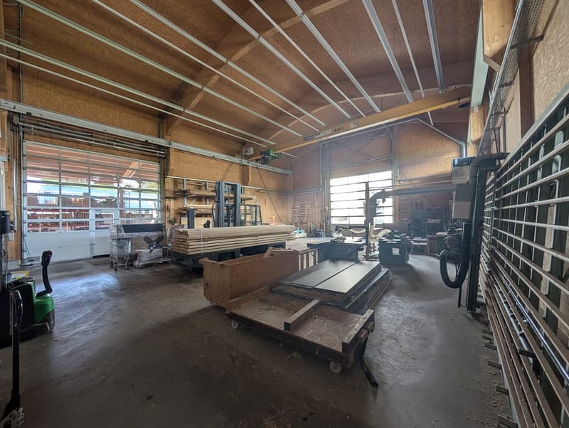 Gewerbehalle mit Kran, Lager und Büro in Lausen (13)