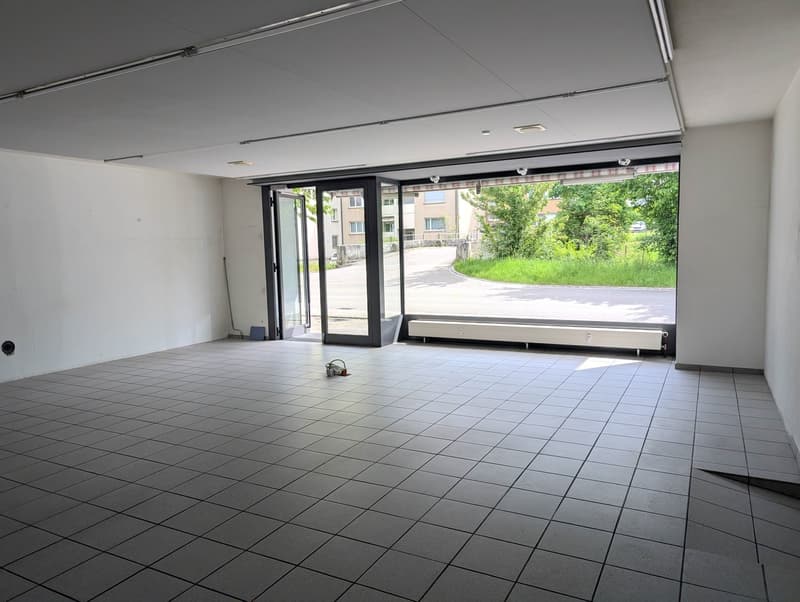 Ladenlokal / Showroom / Büro mit Schaufenster an der Hauptstrasse Zunzgen  flexibel nutzbar (3)
