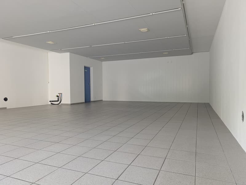 Ladenlokal / Showroom / Büro mit Schaufenster an der Hauptstrasse Zunzgen  flexibel nutzbar (8)