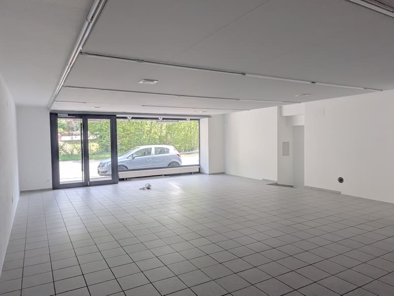 Ladenlokal / Showroom / Büro mit Schaufenster an der Hauptstrasse Zunzgen  flexibel nutzbar (2)