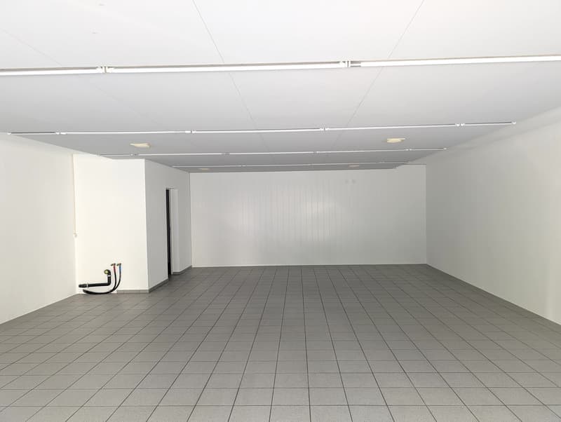 Ladenlokal / Showroom / Büro mit Schaufenster an der Hauptstrasse Zunzgen  flexibel nutzbar (5)