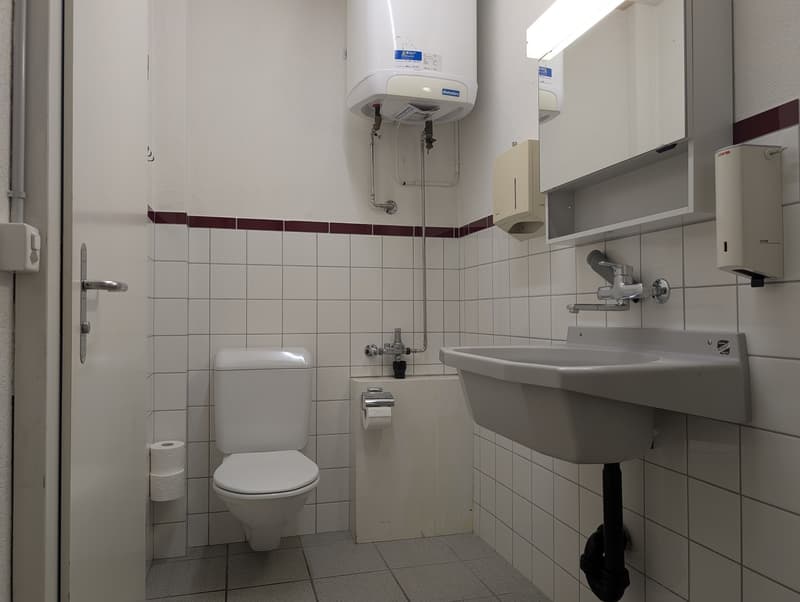 Ladenlokal / Showroom / Büro mit Schaufenster an der Hauptstrasse Zunzgen  flexibel nutzbar (10)