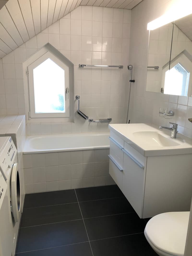 Charmante Dachgeschosswohnung mit Weitsicht in Münsingen (10)
