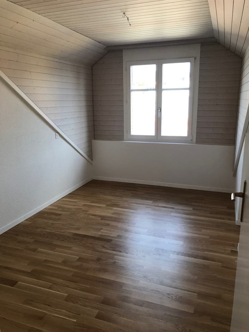 Charmante Dachgeschosswohnung mit Weitsicht in Münsingen (8)