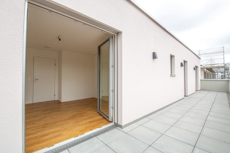 Moderne 2.5-Zimmer-Dachwohnung mit grosszügiger Sonnenterrasse in Zürich-Affoltern (7)