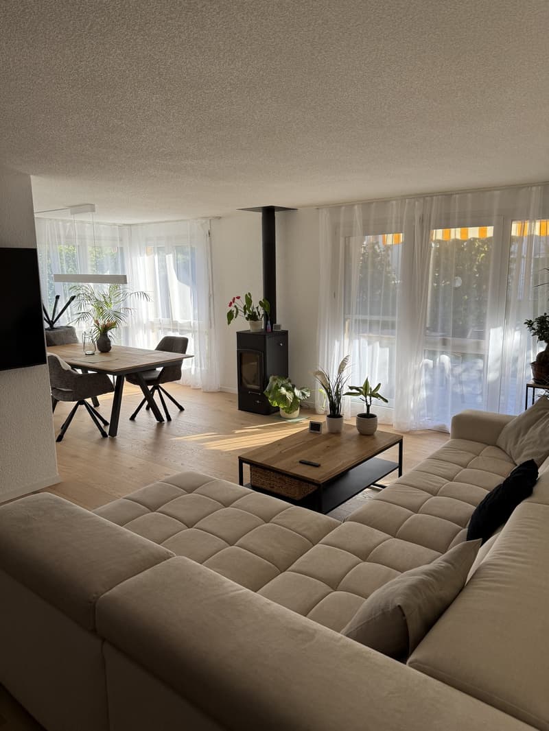 Möblierte 4.5 Zimmer Wohnung befristet zu vermieten (1)