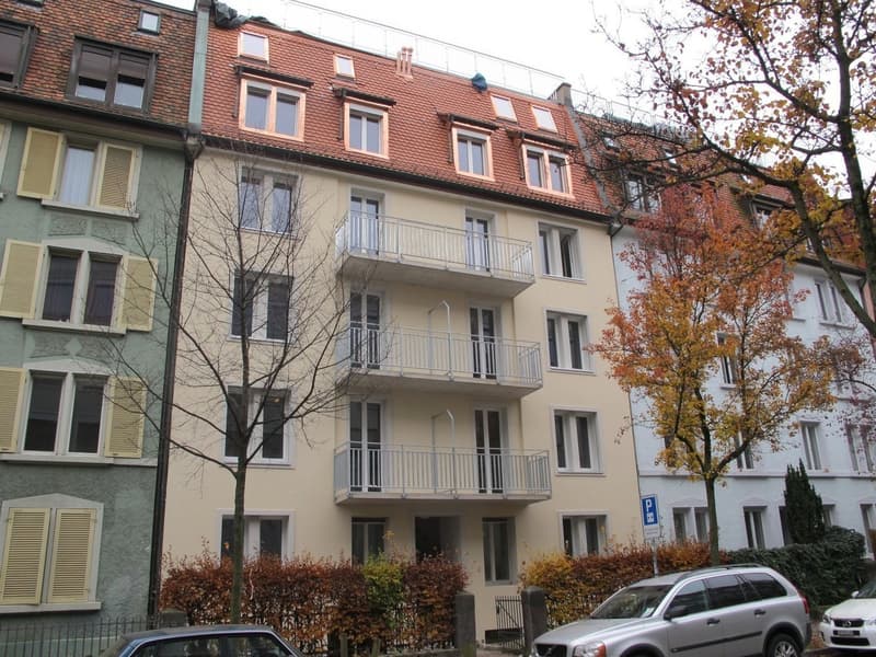 HÜBSCHE 2 ZIMMERWOHNUNG MIT SITZPLATZ ZU VERMIETEN (1)