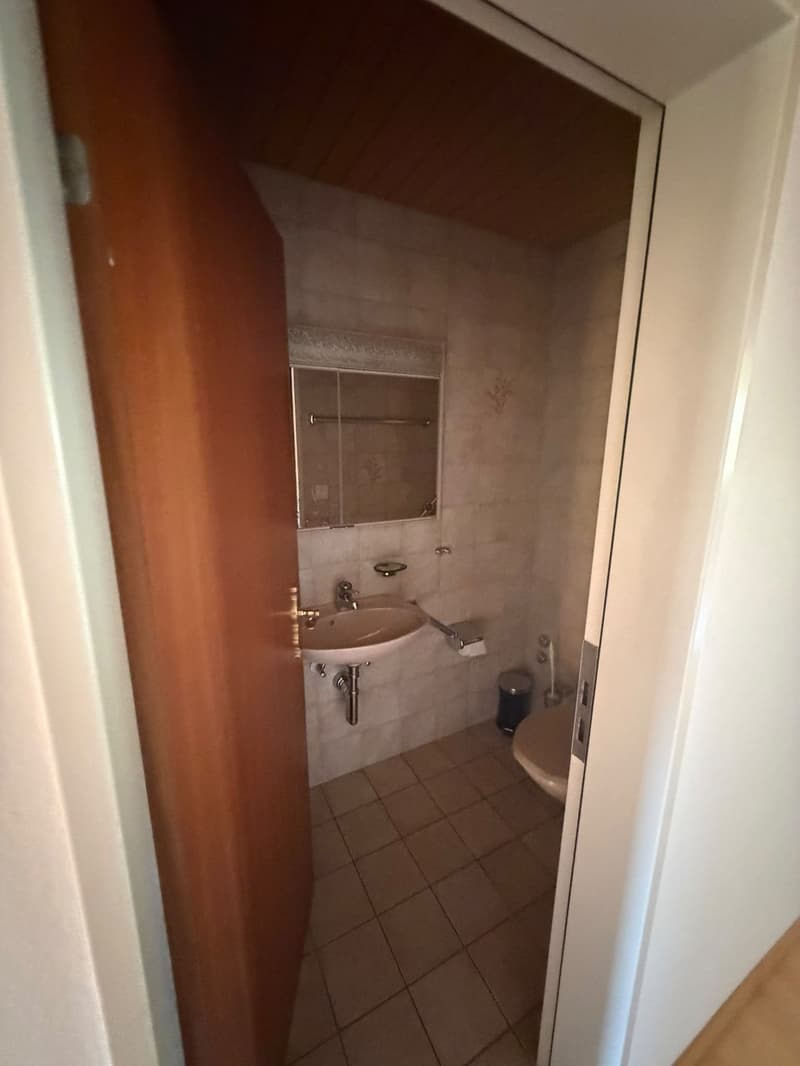 Möbliertes WG-Zimmer mit Balkonzugang in Lufingen (2)