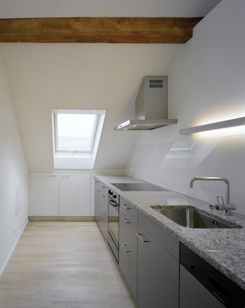 Nachmieter gesucht: 95 m² Attikawohnung im 6. OG mit Weitblick, Cheminée & Klimaanlage Zürich-Wiedikon (3)