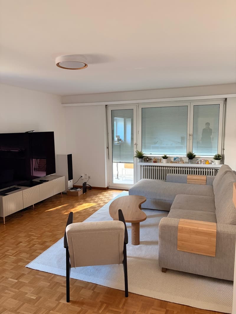 Lease takeover: bright 3.5-room apartment with winter-garden balcony, Opfikon (1)