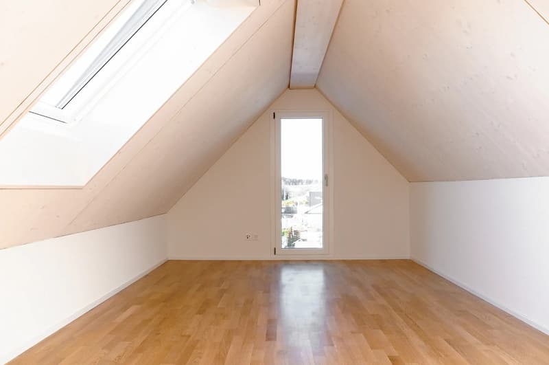 Helle 4.5 Zimmer- Dachmaisonette mit Galerie & grossem Panorama Balkon (4)