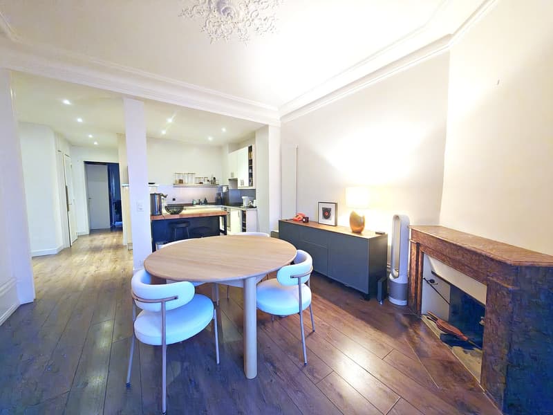 Plainpalais 80 m², balcon avec vue sur le Salève (5)