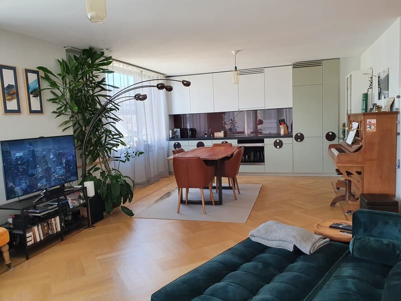 Möblierte 2.5-Zimmer-Wohnung mit Balkon beim Zürich HB | Fully Furnished 2.5-Room Apartment with Balcony next to Zurich main station (1)