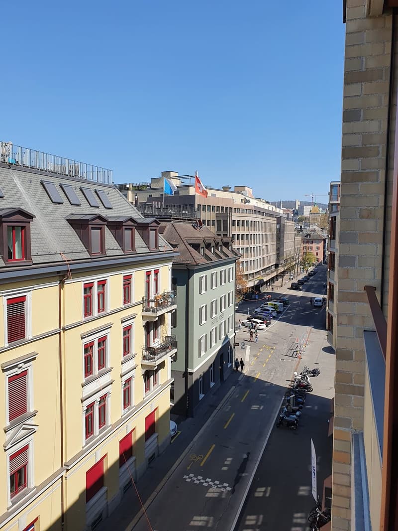 Möblierte 2.5-Zimmer-Wohnung mit Balkon beim Zürich HB | Fully Furnished 2.5-Room Apartment with Balcony next to Zurich main station (5)